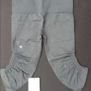 Lululemon In The Flow crop in Grey