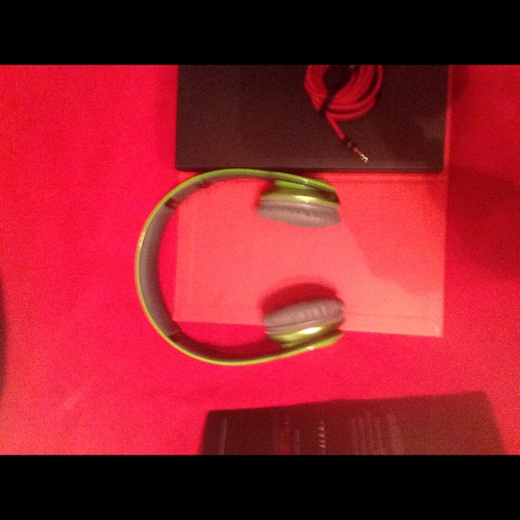 Beats Solos HD Lime green - Picture 1 of 3