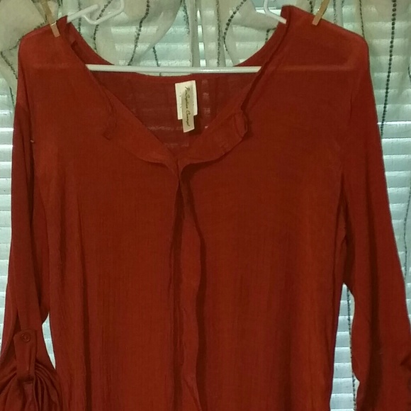Casual linen blouse.