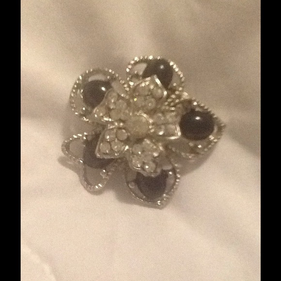 BLACK AND WHITE FASHION RING - Picture 2 of 2