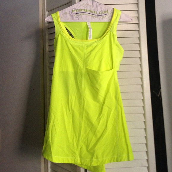 Lululemon women's tank with built in sports bra.