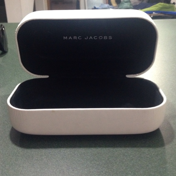Marc Jacobs white sunglasses case White authentic