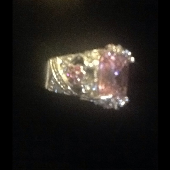 BIG PINK FASHION RING - Picture 2 of 4