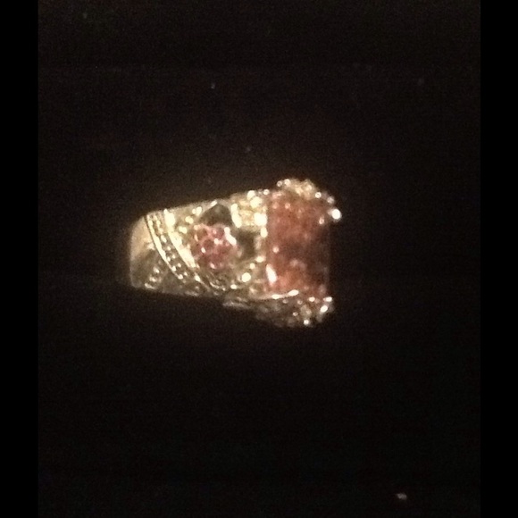BIG PINK FASHION RING - Picture 4 of 4