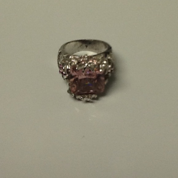 BIG PINK FASHION RING - Picture 3 of 4