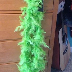 Green boa w/ feathers