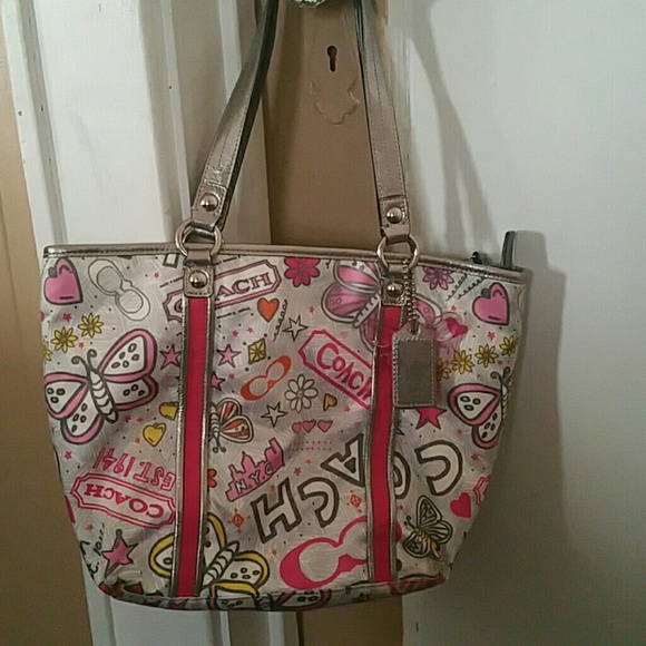 Coach Poppy Purse has small stain inside...EUC