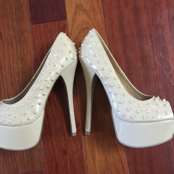 Nude stud heels - Picture 3 of 4