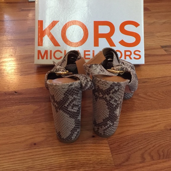 Michael Kors embossed leather Urban high heel - Picture 4 of 4