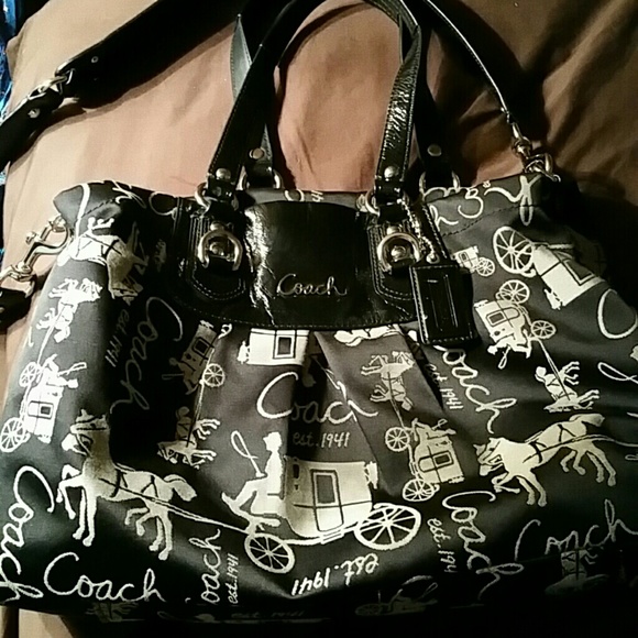 Horse and carriage coach purse