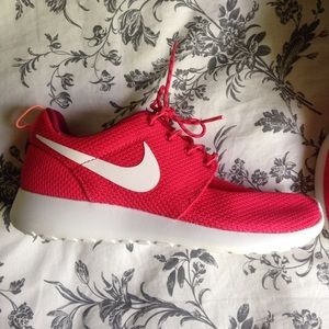PINK/RED ROSHE RUN