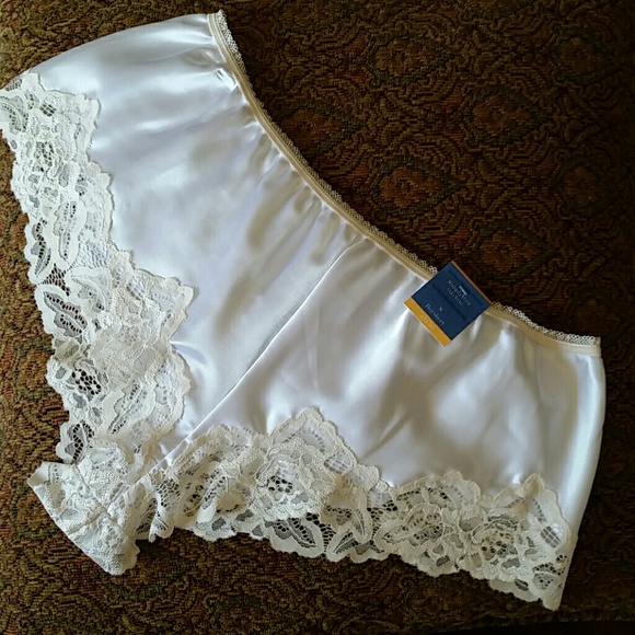 Lacy Boyshort's in Pearl White - Vera Wang