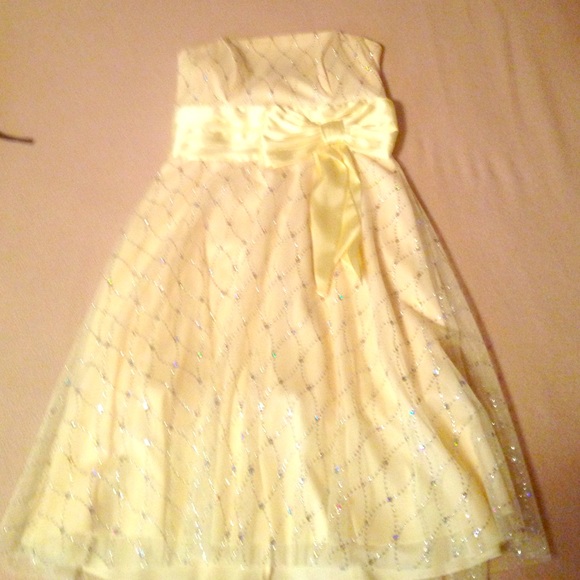 Short yellow sparkly prom dress by B. Darlin.