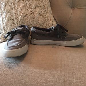 Converse tennis shoes