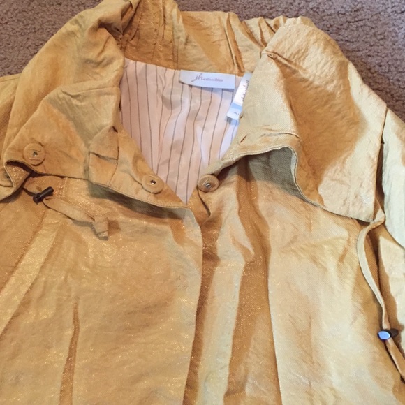 Gold Jacket - Picture 2 of 3