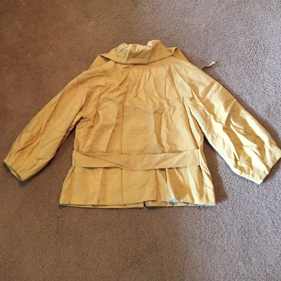 Gold Jacket - Picture 3 of 3