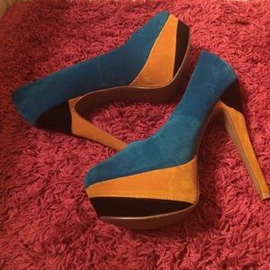 Turquoise Heels. Have never been worn .