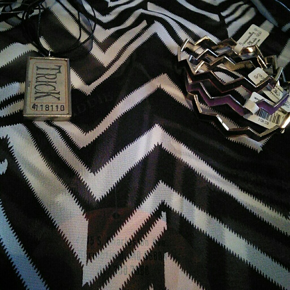 Chevron Top - Picture 2 of 4