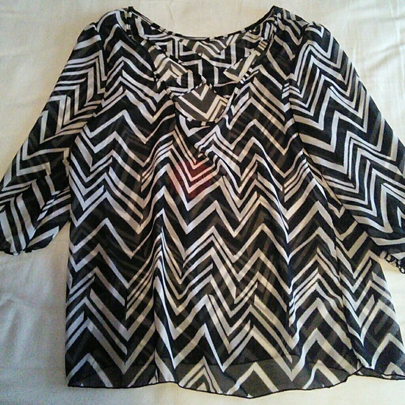 Chevron Top - Picture 4 of 4