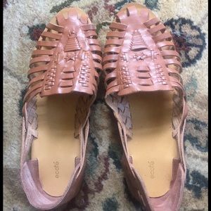 UO Ecote Huaraches, still available in store!