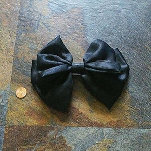 Large clip on bow