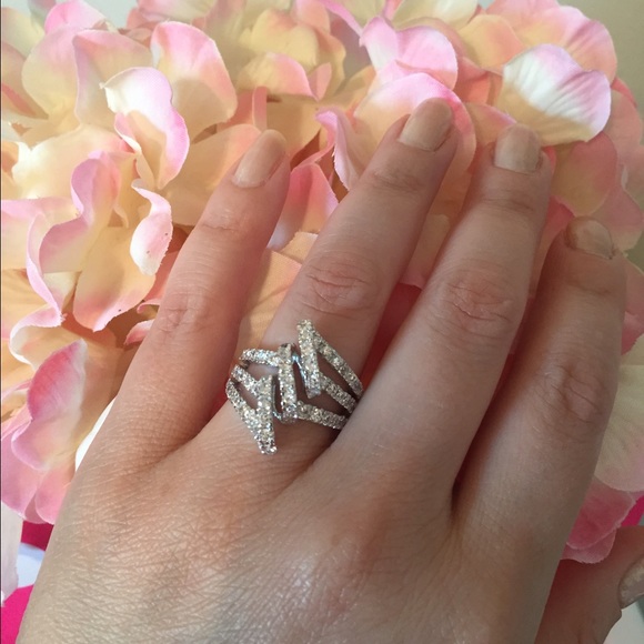 Ring - Picture 3 of 4