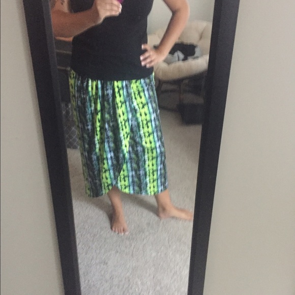 Lime green/ black snake print skirt - Picture 1 of 3