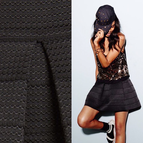 DEVLIN skirt - Picture 2 of 2