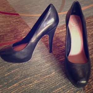 Black Vince camuto pumps