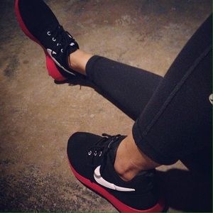 nike trainers with red sole