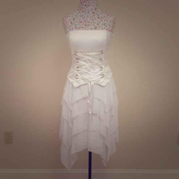 True white sateen and chiffon cocktail dress