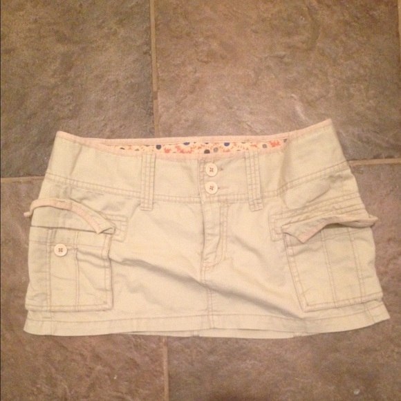 Hollister khaki skirt size 7
