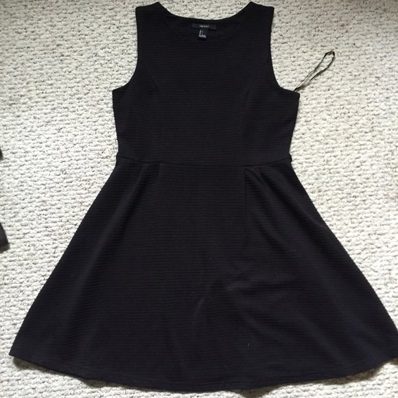 SOLD black skater dress - Picture 1 of 2
