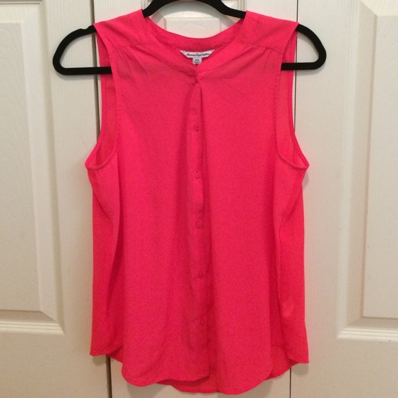 Beautiful coral American Eagle tanktop