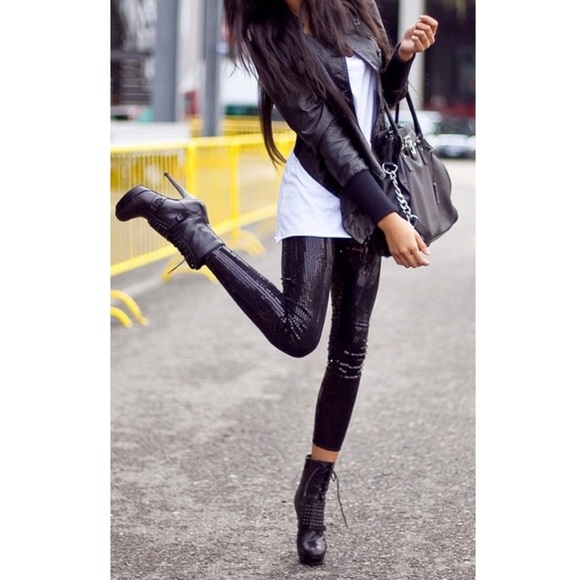 American Eagle Outfitters Pants - Black sparkle leggings