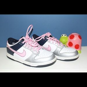 NIKE  GIRLS shoes size 4.5Y