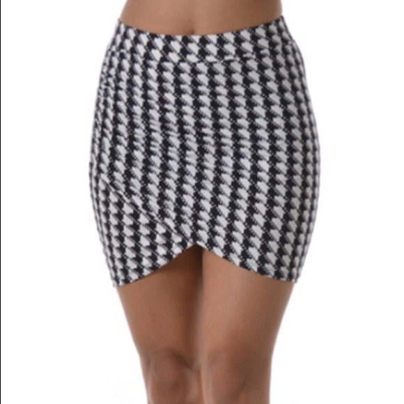 Houndstooth mini skirt black and white