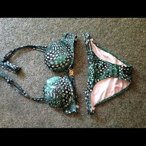 VS bombshell bikini