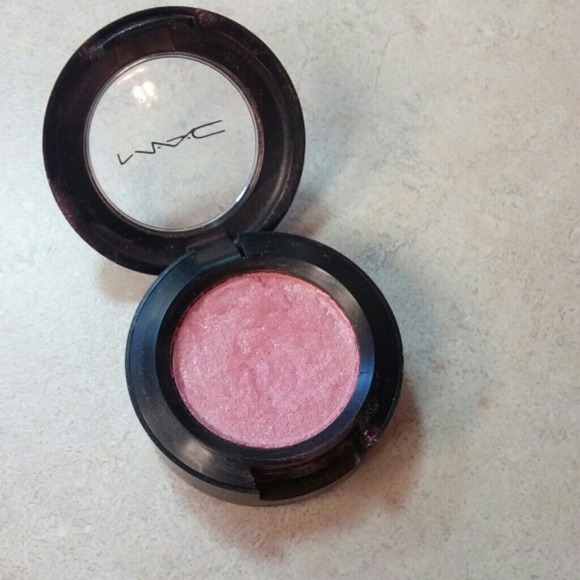 Mac eye shadow in pink Venus
