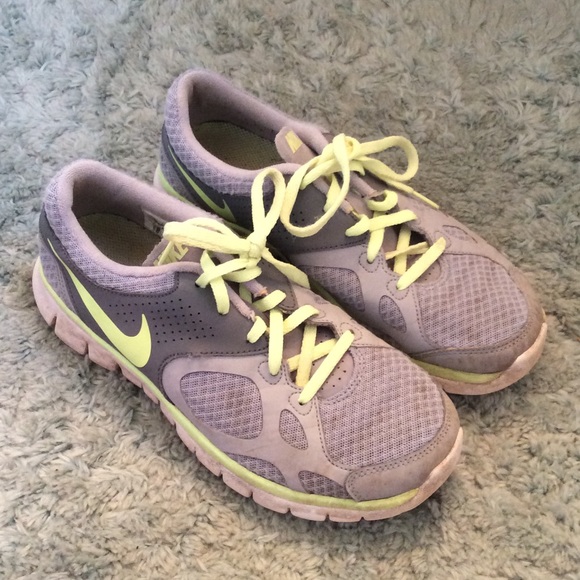 NIKE Sneakers