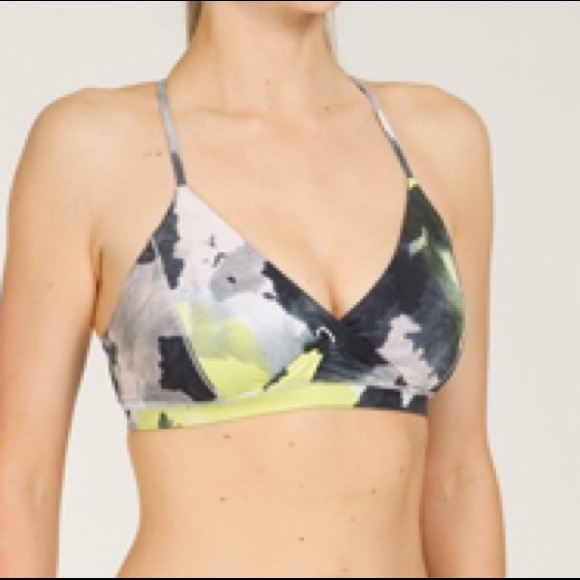 Lululemon strappy low v sports bra - Picture 2 of 4