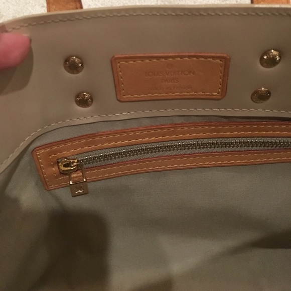 LV Vernis Reade PM tote - PRICE FIRM - Picture 6 of 7