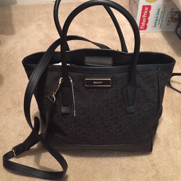 Brand new authentic DKNY purse. Black. - Picture 1 of 3