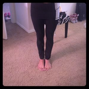 Sale! Lulu Lemon Yoga Pants! Cute skirt detail ❤️