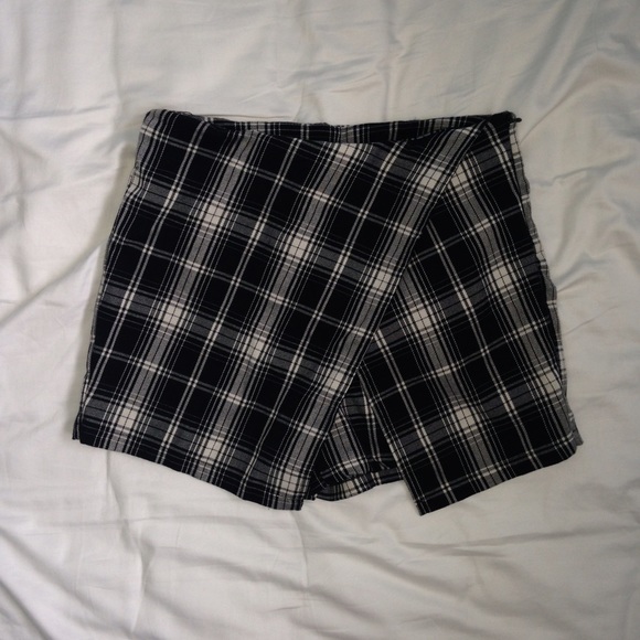 Brandy Melville plaid envelope skort nwot