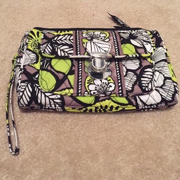Brand new Vera Bradley clutch - Picture 1 of 4