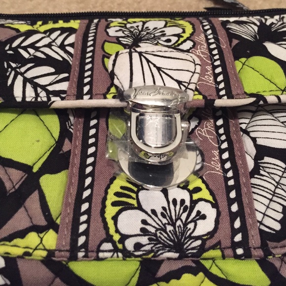 Brand new Vera Bradley clutch - Picture 2 of 4