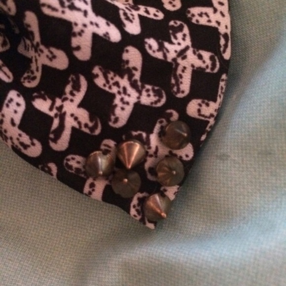 Crossed Bow with Spikes from Claires - Picture 4 of 4