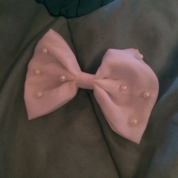 White Bow with Pearls from Claires