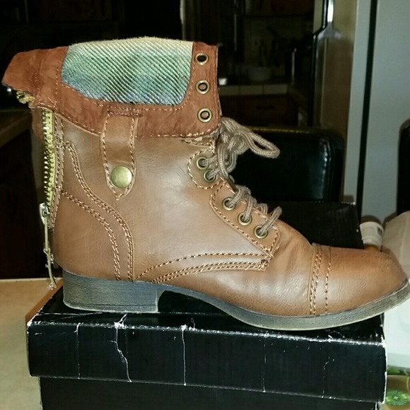 Boots - Picture 1 of 4